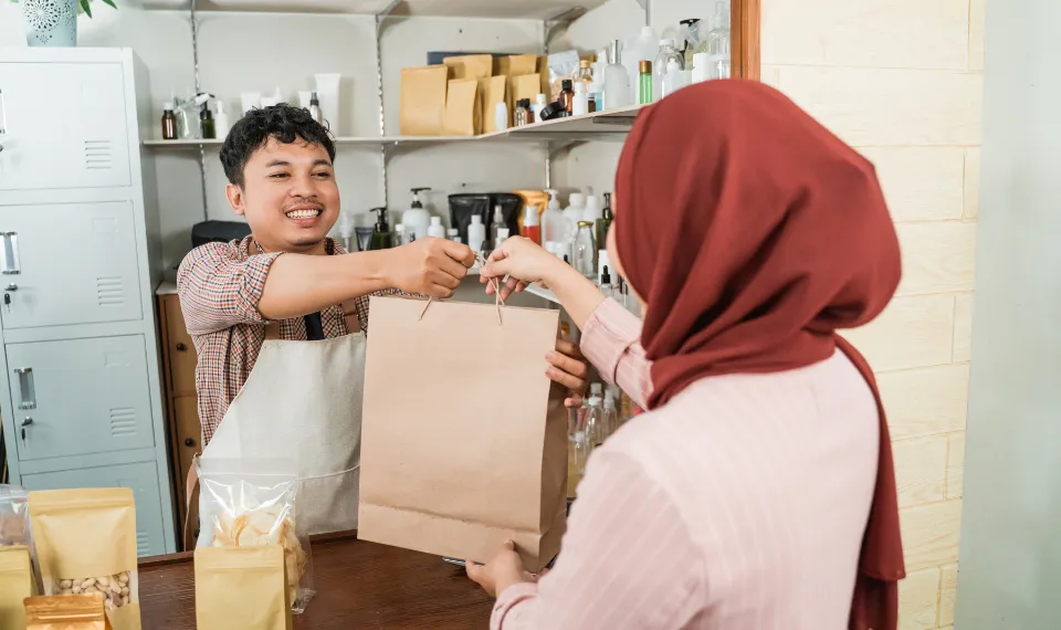 peluang produk masyarakat Indonesia menembus pasar internasional sangat besar karena didukung oleh