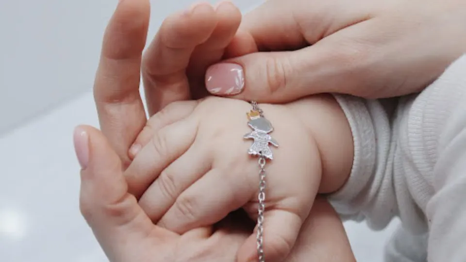 model gelang emas